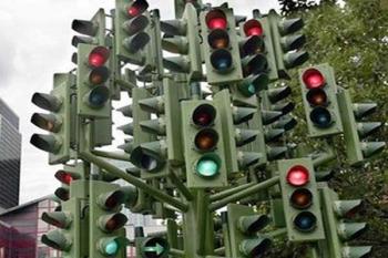 Опасный перекресток, много светофоров Опасный перекресток, много светофоров